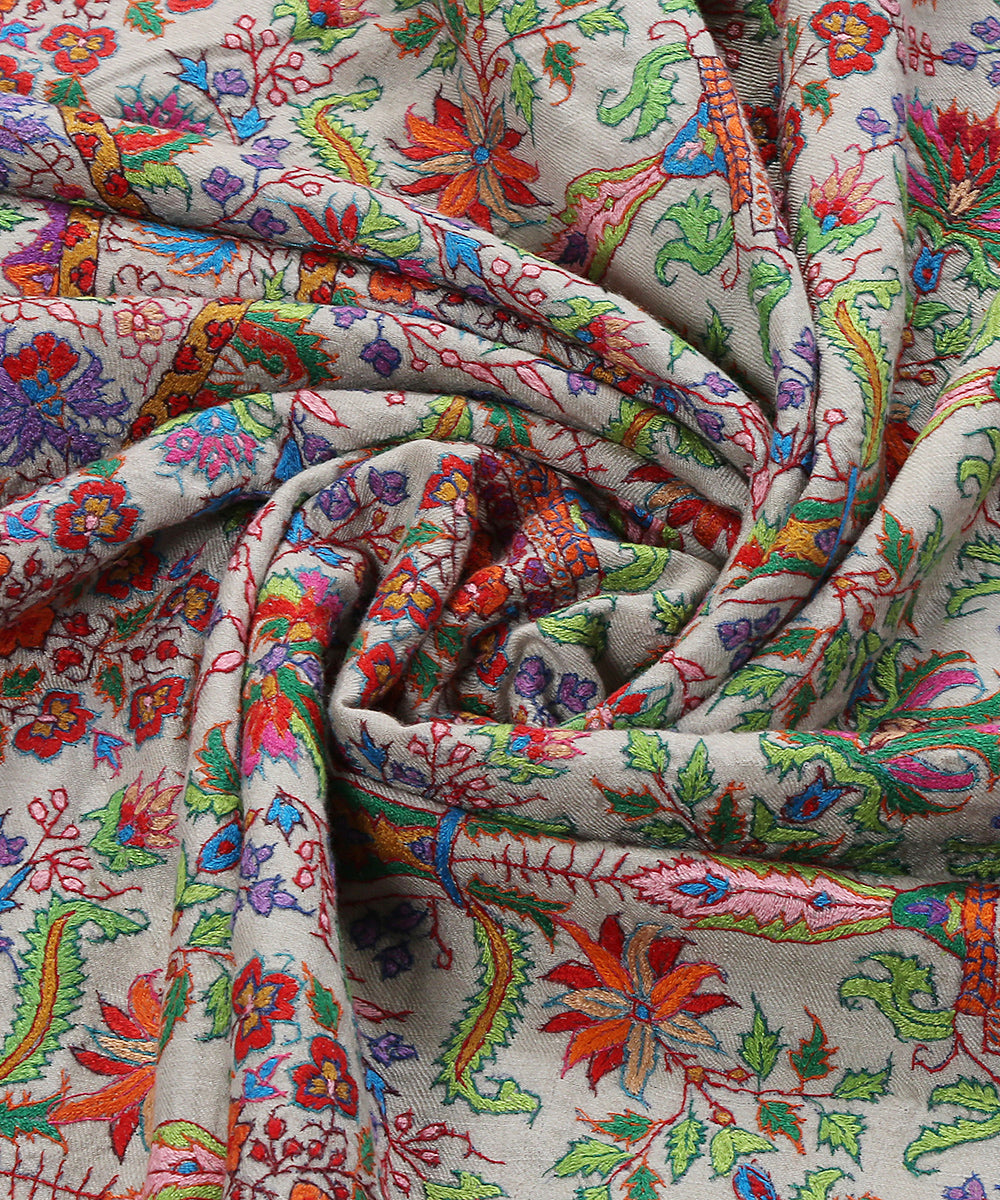 Handwoven_Off_White_Kalamkari_Pure_Pashmina_Shawl_With_Kashidakari_And_Sozni_Work_WeaverStory_05