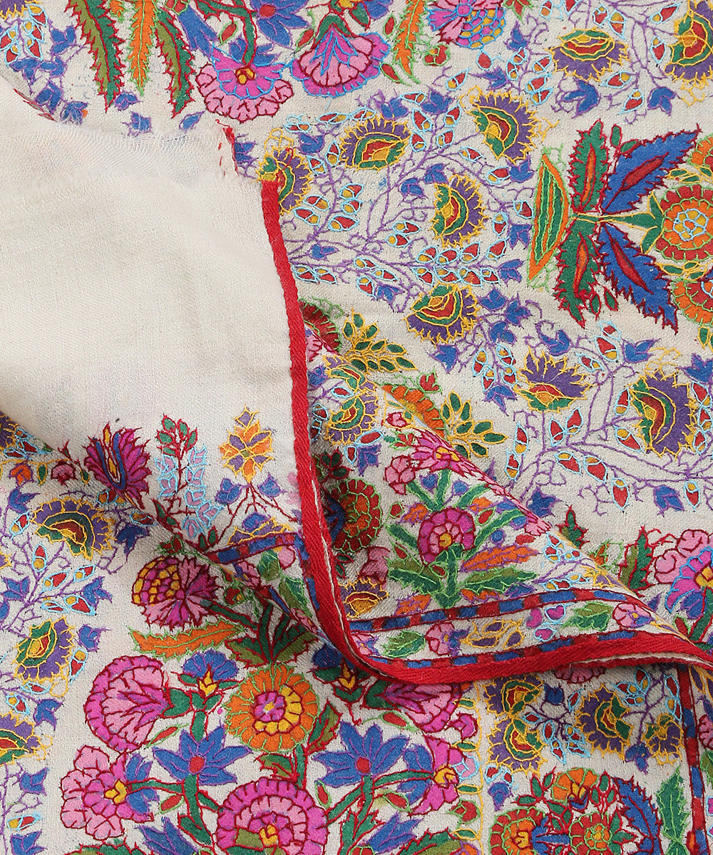 White_Handwoven_Kalamkari_Pure_Pashmina_Shawl_With_Kashidakari_And_Paper_Mache_Work_WeaverStory_04