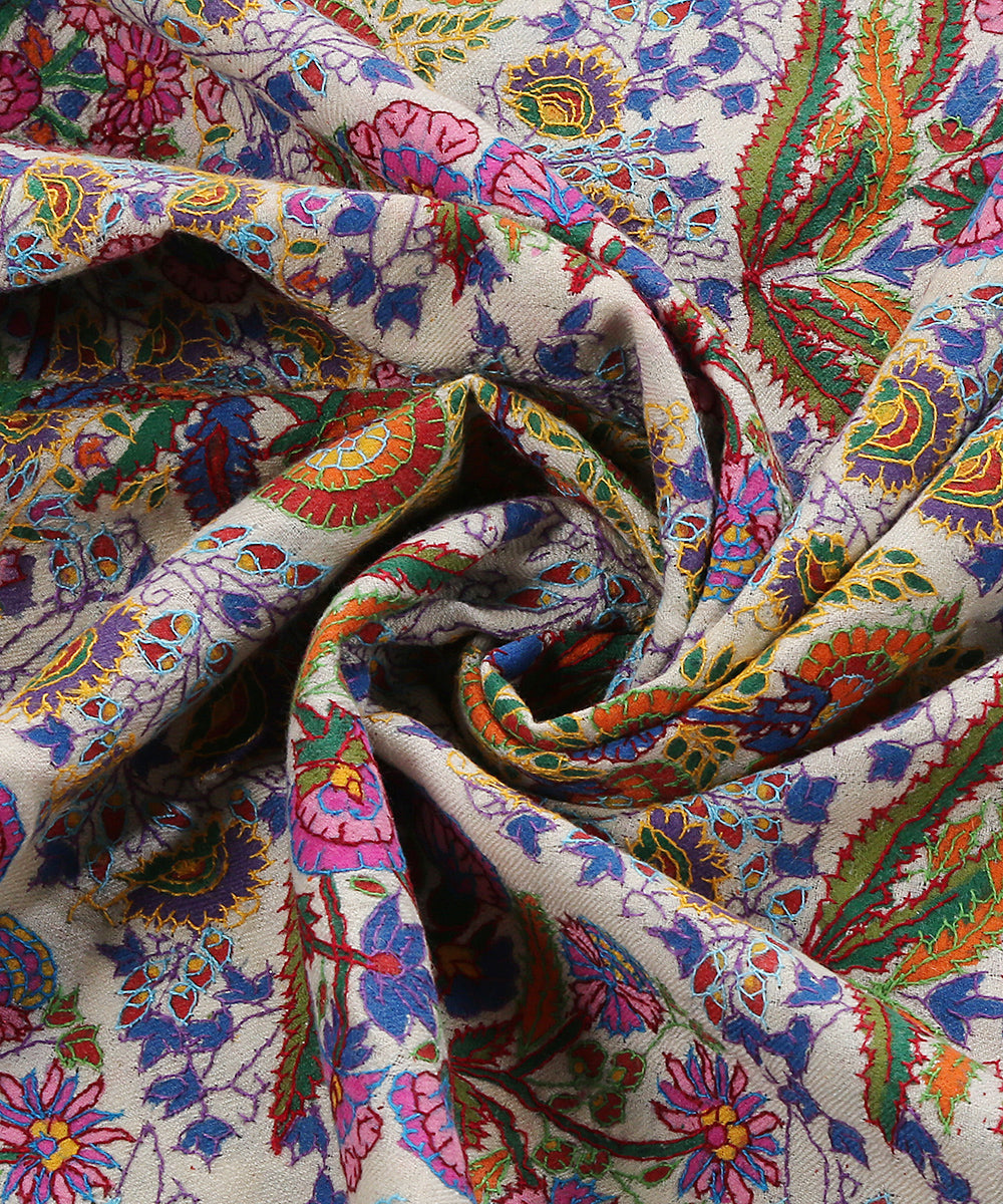 White_Handwoven_Kalamkari_Pure_Pashmina_Shawl_With_Kashidakari_And_Paper_Mache_Work_WeaverStory_05