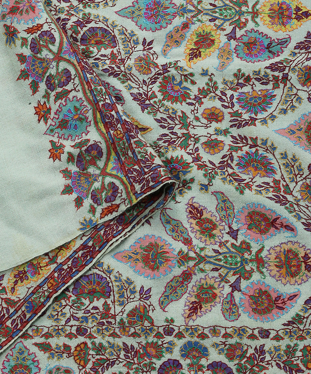 Handwoven_Pastel_Green_Kalamkari_Pure_Pashmina_Shawl_With_Kashidakari_And_Paper_Mache_Work_WeaverStory_04