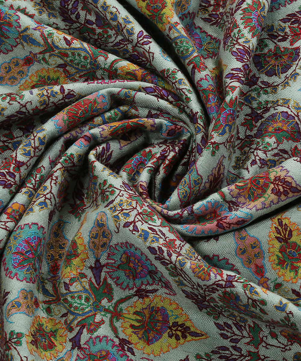 Handwoven_Pastel_Green_Kalamkari_Pure_Pashmina_Shawl_With_Kashidakari_And_Paper_Mache_Work_WeaverStory_05