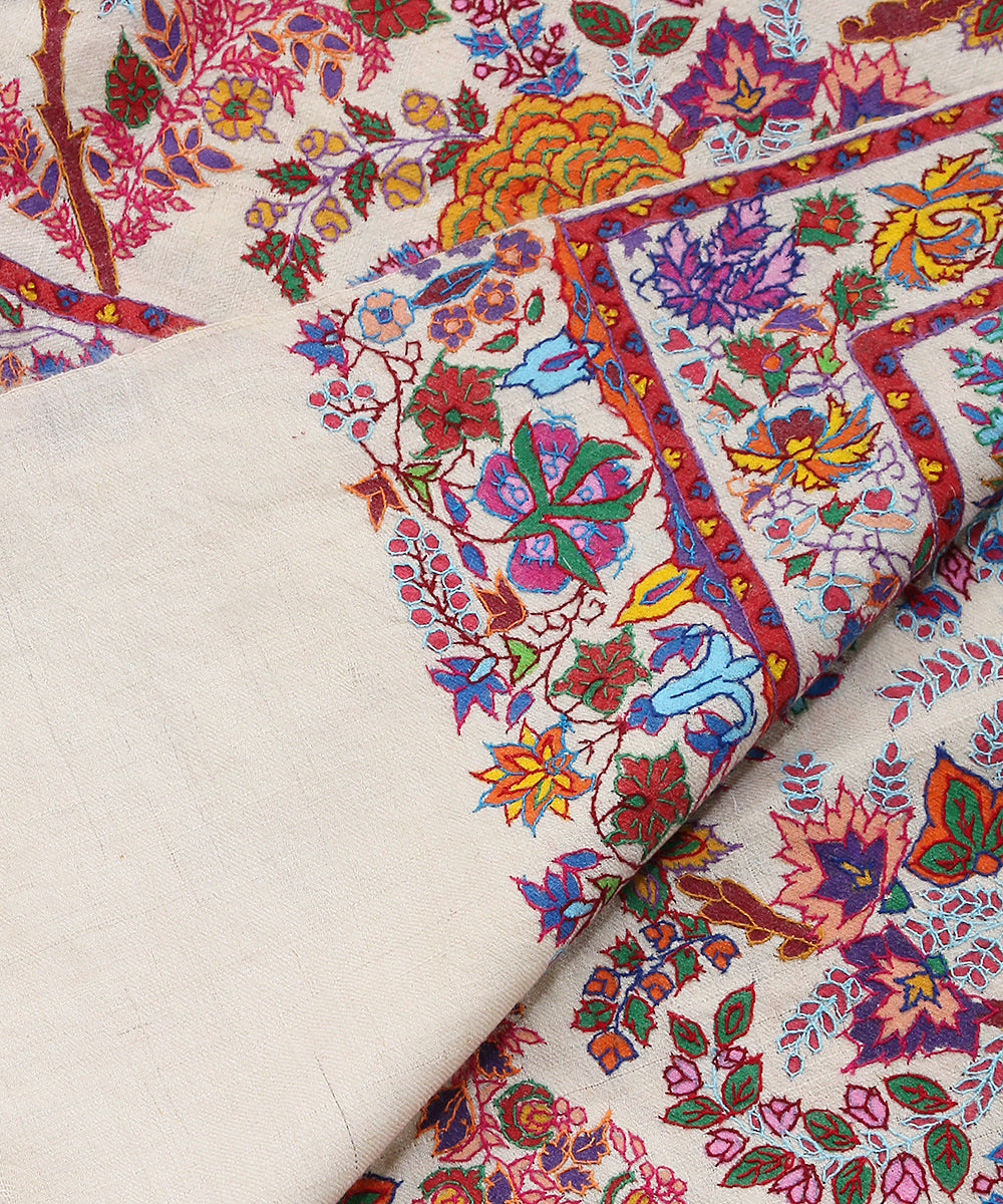 White_Handwoven_Kalamkari_Pure_Pashmina_Shawl_With_Paper_Mache_Work_And_Kashidakari_WeaverStory_04