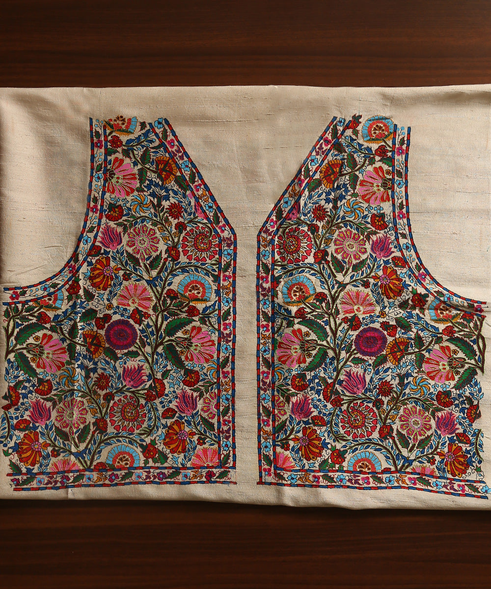 Ivory_Raw_Silk_Colorful_Blouse_Fabric_With_Kalamkari_And_Sozni_Kari_WeaverStory_02