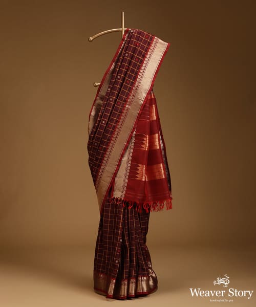 Maroon_And_Red_All_Over_Checks_Pure_Mulberry_Silk_Saree_With_Paisleys_On_Pallu_WeaverStory_01