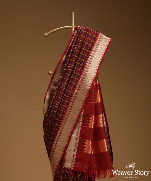 Maroon_And_Red_All_Over_Checks_Pure_Mulberry_Silk_Saree_With_Paisleys_On_Pallu_WeaverStory_02