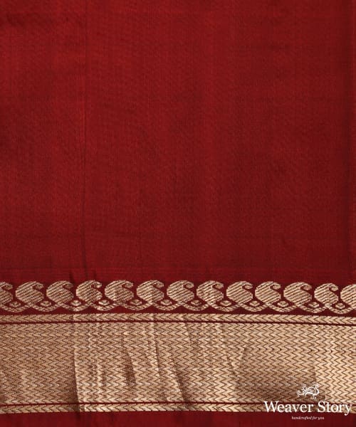 Maroon_And_Red_All_Over_Checks_Pure_Mulberry_Silk_Saree_With_Paisleys_On_Pallu_WeaverStory_06