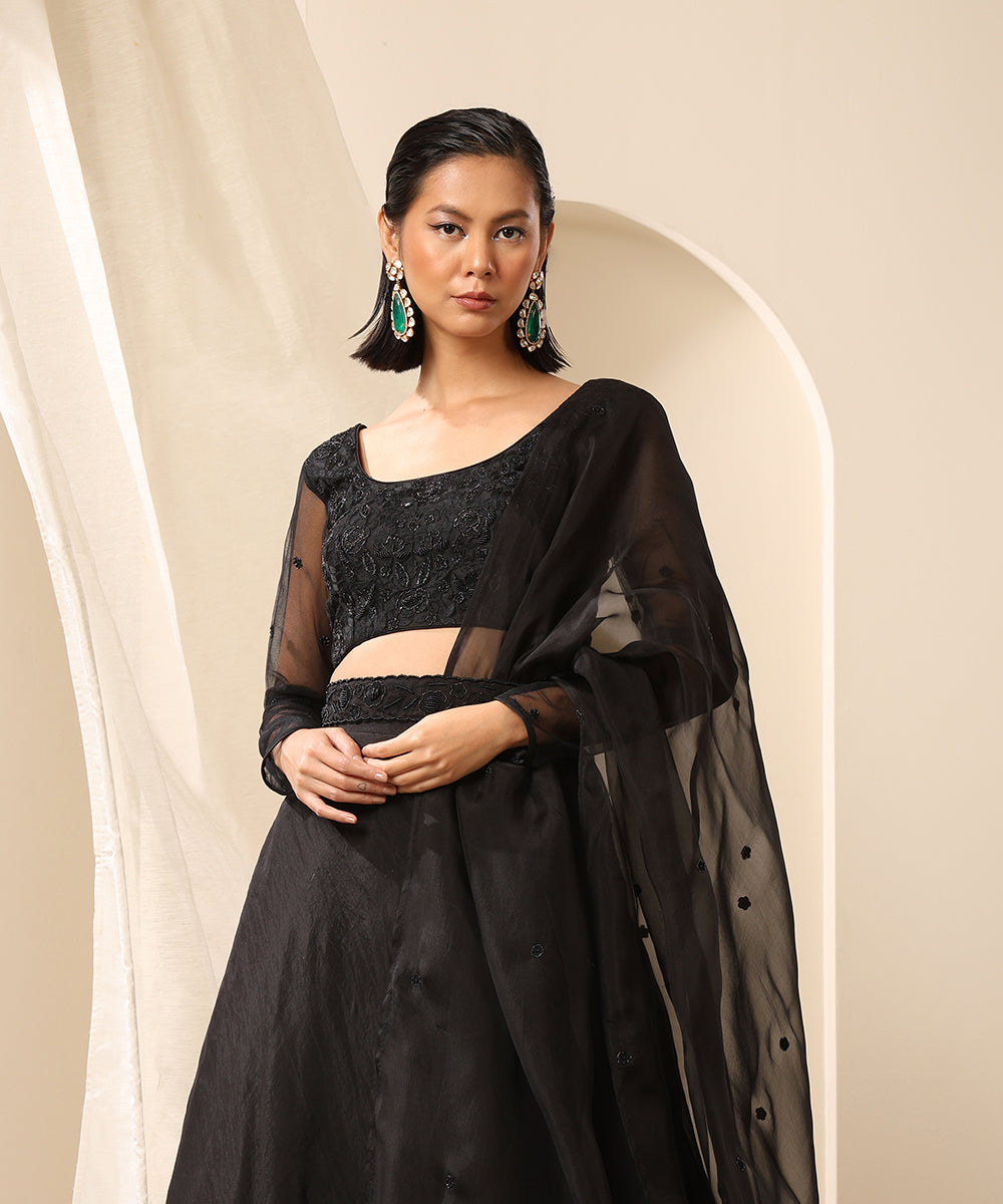 Black_Waist_Belt_With_Beaded_Embroidery_And_Tassels_WeaverStory_03