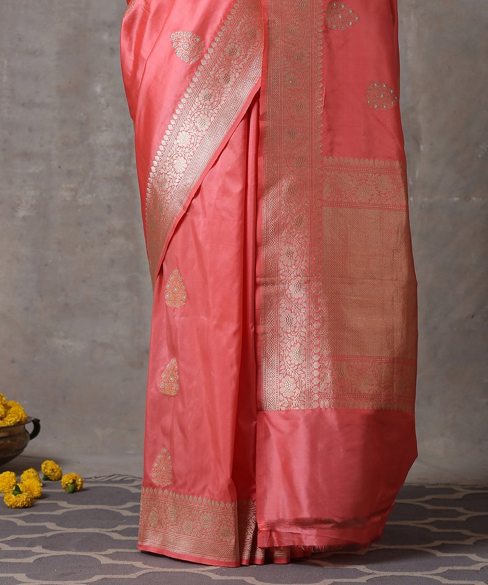 Peach_Handloom_Pure_Katan_Silk_Kadhwa_Booti_Banarasi_Saree_With_Floral_Border_And_Badla_Meenakari_WeaverStory_04