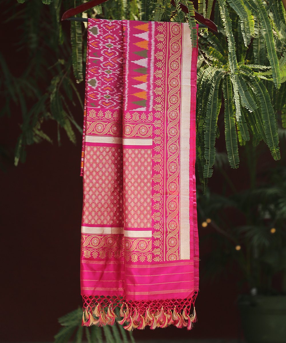 Pink_Handloom_Ashawali_Pure_Silk_Patola_Dupatta_With_Temple_Border_WeaverStory_01