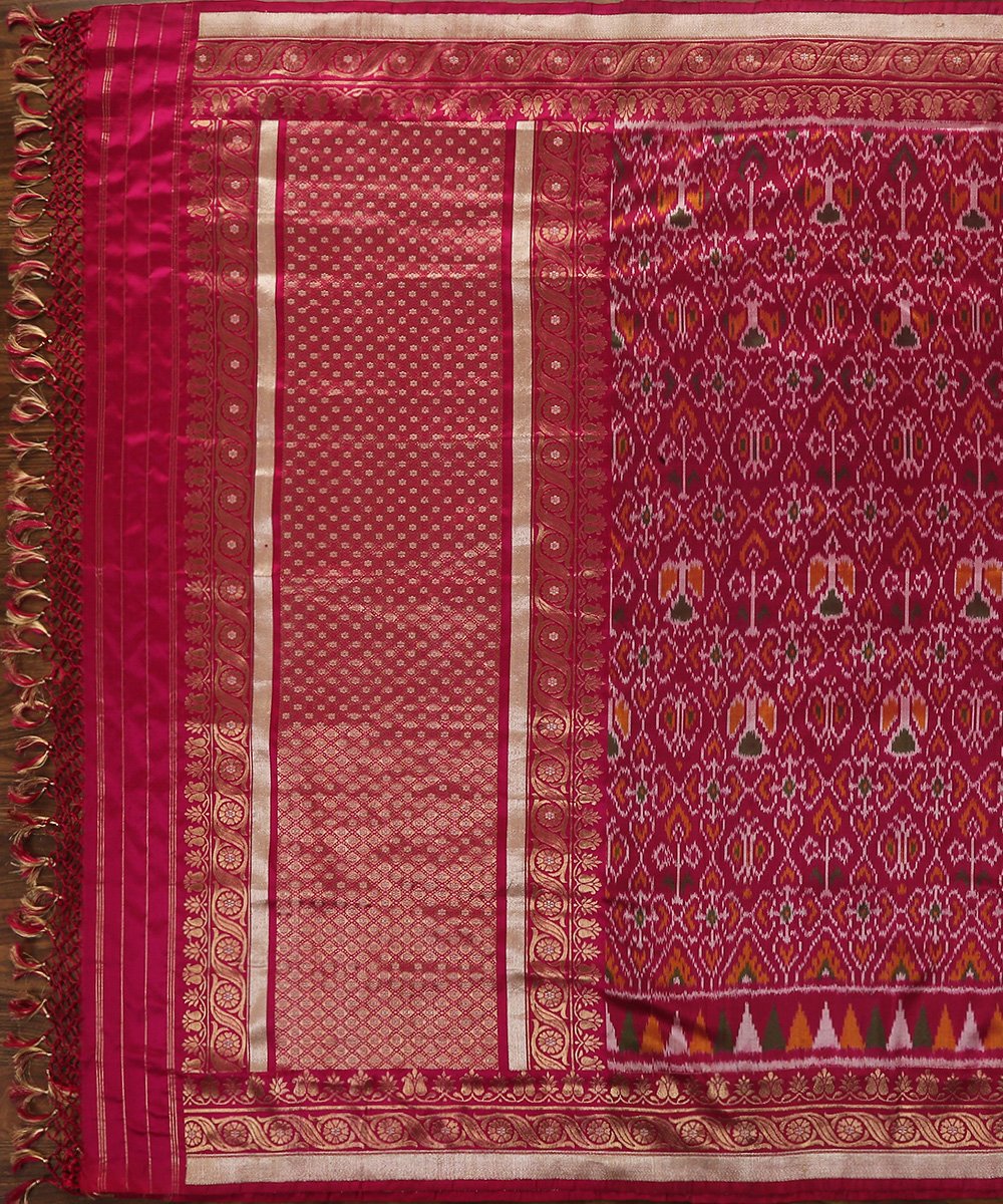 Pink_Handloom_Ashawali_Pure_Silk_Patola_Dupatta_With_Temple_Border_WeaverStory_02
