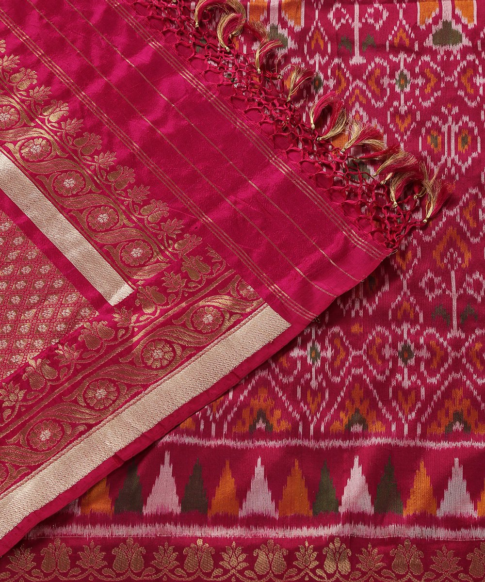 Pink_Handloom_Ashawali_Pure_Silk_Patola_Dupatta_With_Temple_Border_WeaverStory_05
