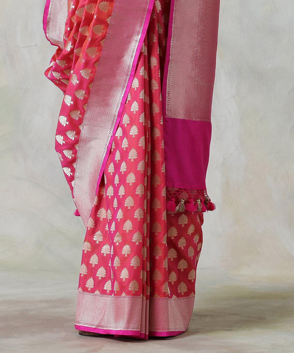 Pink_Dual_Tone_Handloom_Katan_SIlk_Banarasi_Saree_With_All_Over_Leaf_Booti_WeaverStory_04