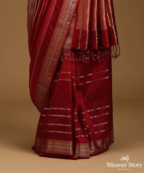 Maroon_Pure_Mulberry_Silk_Saree_With_Silver_And_Gold_Stripes_With_Stars_And_Zari_Border_WeaverStory_03