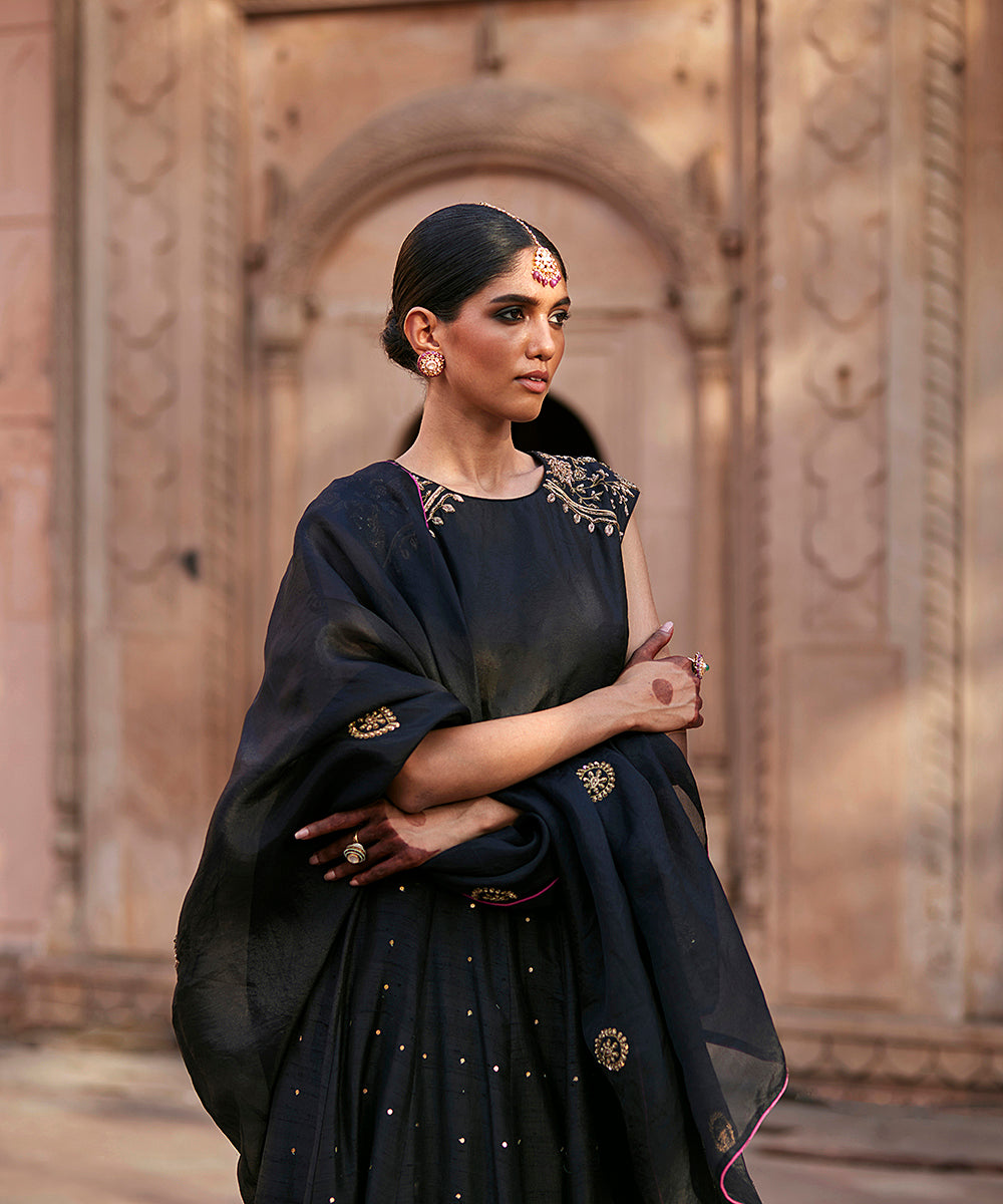 Black_Raw_Silk_Embroidered_Lehenga_Skirt_With_Raglan_Blouse_And_Organza_Dupatta_WeaverStory_04