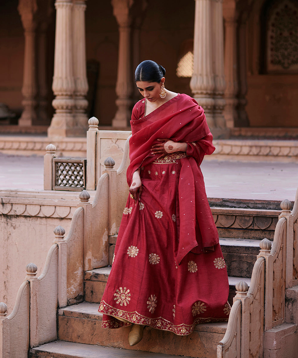 Vermillion_Red_Raw_Silk_Zardozi_Lehenga_With_Embroidered_Blouse_And_Organza_Dupatta_In_Zardozi_Work_WeaverStory_02