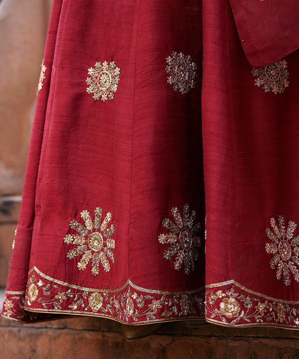 Vermillion_Red_Raw_Silk_Zardozi_Lehenga_With_Embroidered_Blouse_And_Organza_Dupatta_In_Zardozi_Work_WeaverStory_05