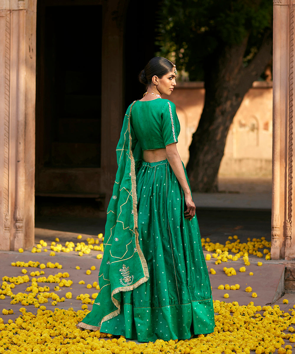 Verdian_Green_Banarasi_Raw_Silk_Lehenga_With_Pure_Silk_Blouse_And_Organza_Dupatta_WeaverStory_03