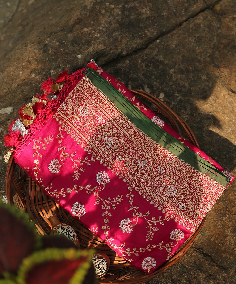 Rani_Pink_Pure_Katan_Silk_Banarasi_Kadhwa_Jangla_Dupatta_with_Green_Selvedge_WeaverStory_01