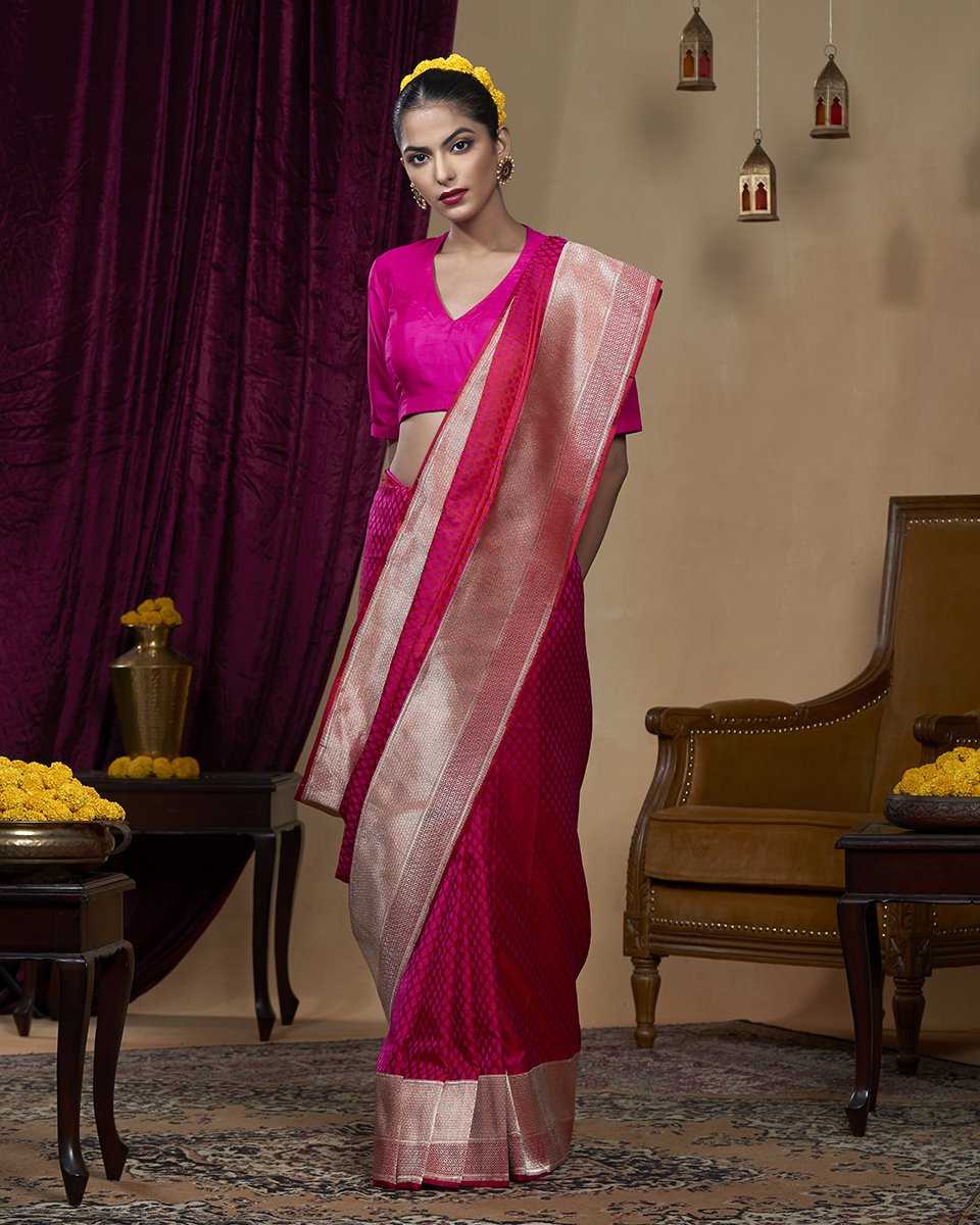 Rani_Pink_Handloom_Pure_Katan_Silk_Tanchoi_Banarasi_Saree_With_Leaf_Motifs_And_Broad_Border_WeaverStory_02
