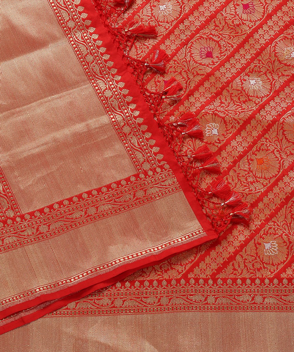Red_Handloom_Diagonal_Kimkhab_Dupatta_Banarasi_Dupatta_WeaverStory_04