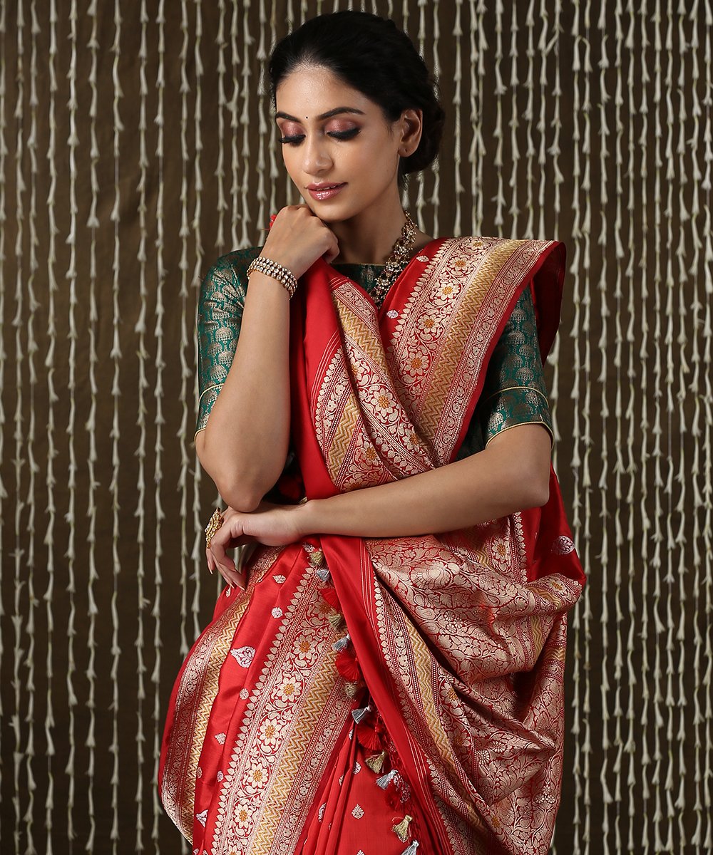 Red_Handloom_Kadhwa_Banarasi_Saree_with_Meenakari_Border_and_Booti_WeaverStory_01
