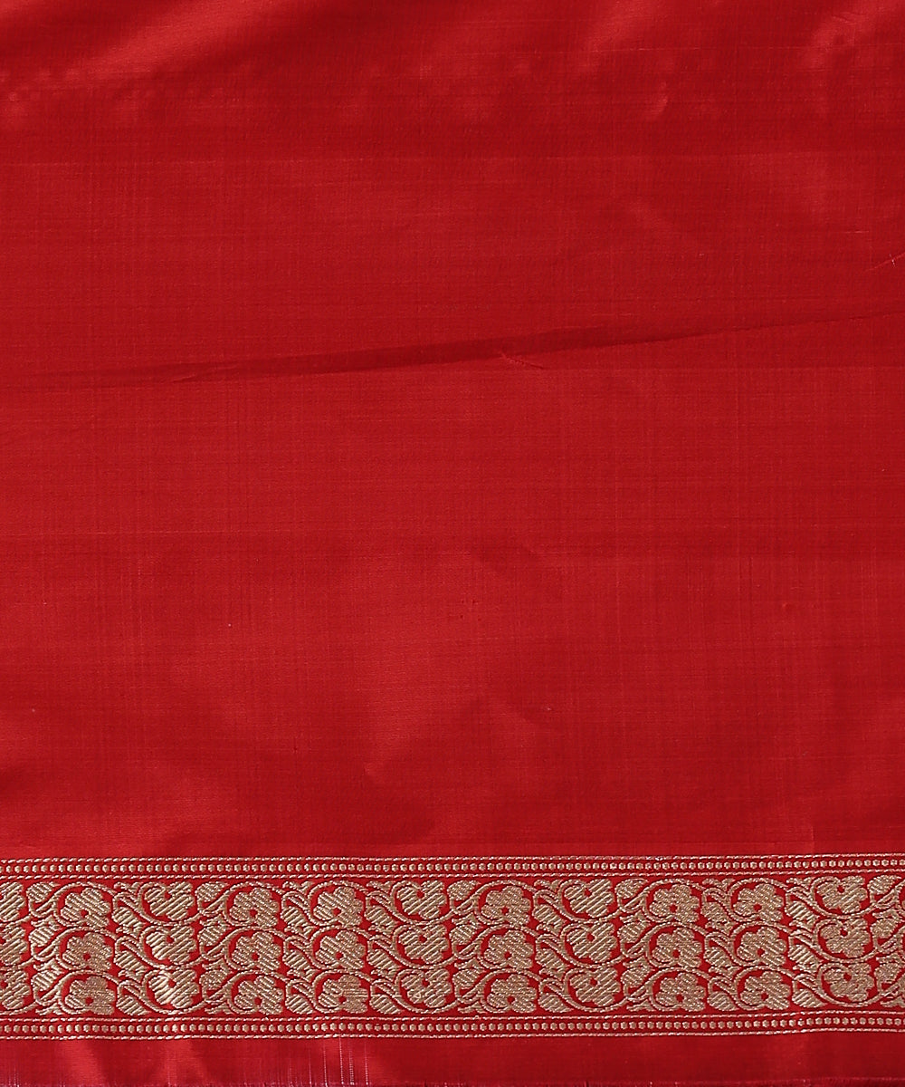 Red_Handloom_Kadhwa_Banarasi_Saree_with_Meenakari_Border_and_Booti_WeaverStory_05
