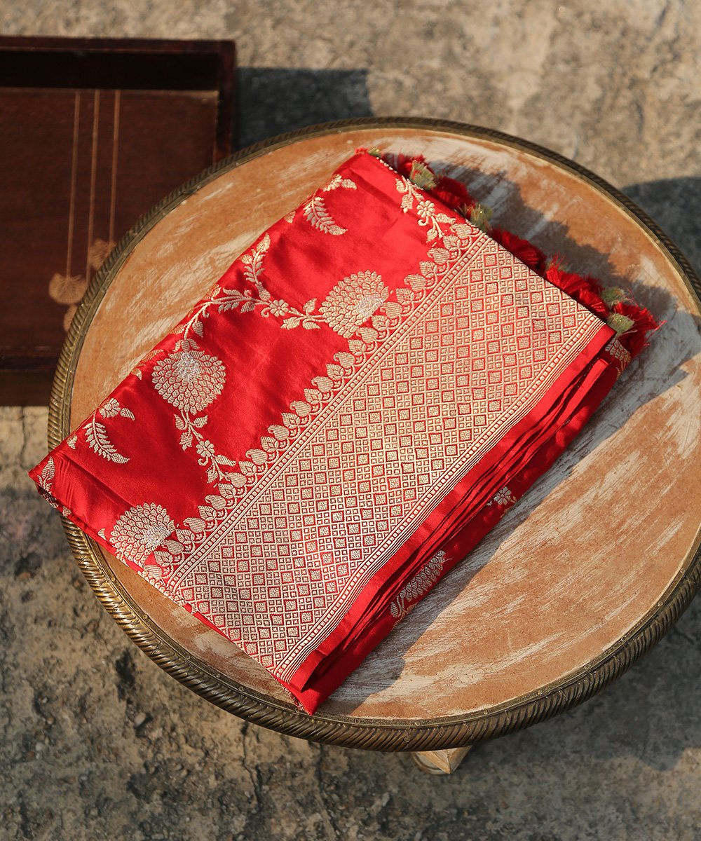 Red_Pure_Katan_Silk_Handloom_Banarasi_Dupatta_with_Kadhwa_Weave_WeaverStory_01