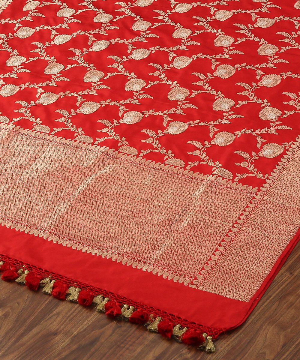 Red_Pure_Katan_Silk_Handloom_Banarasi_Dupatta_with_Kadhwa_Weave_WeaverStory_04