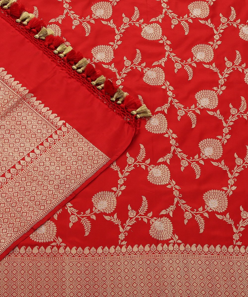 Red_Pure_Katan_Silk_Handloom_Banarasi_Dupatta_with_Kadhwa_Weave_WeaverStory_05