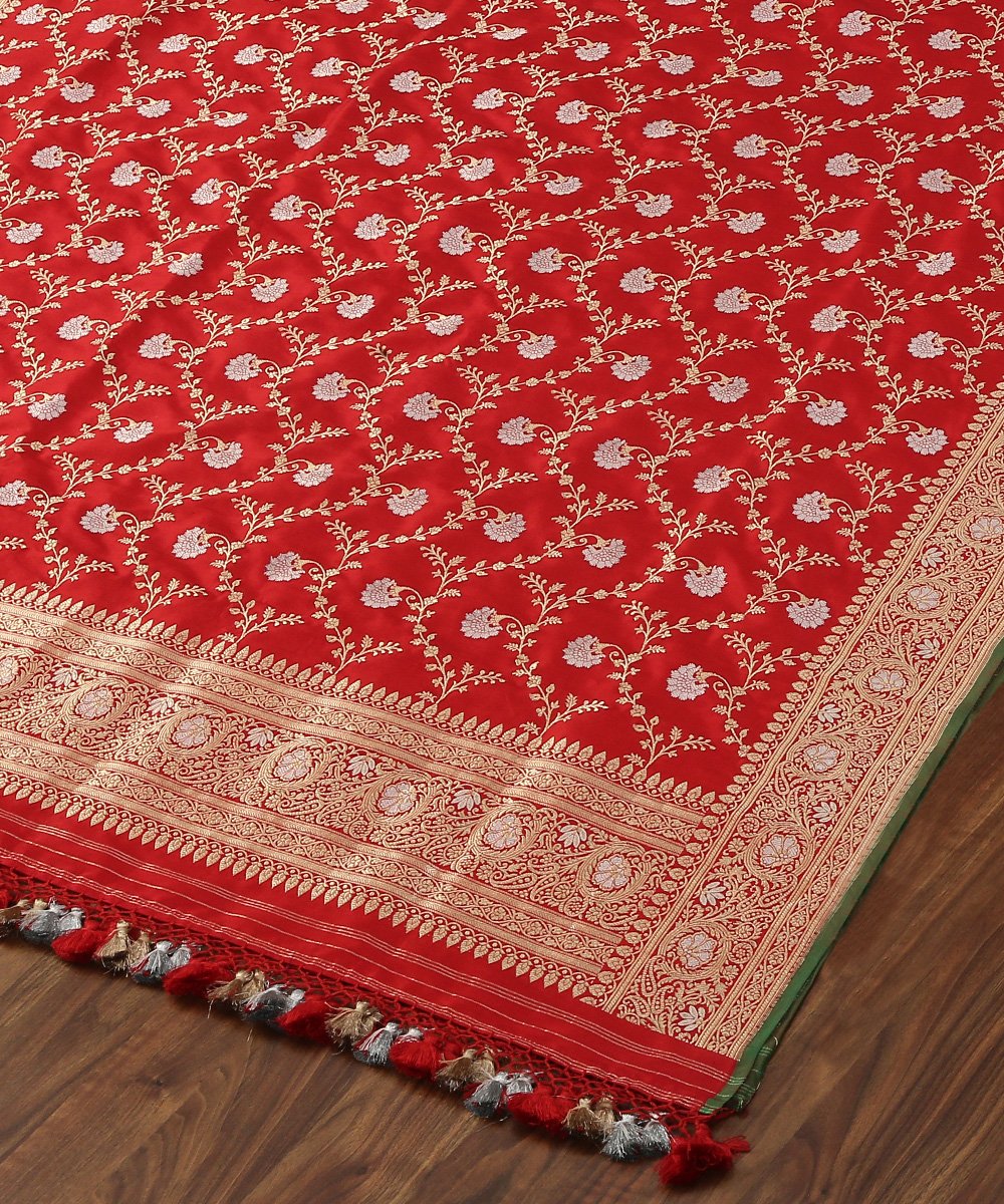 Red_Pure_Katan_Silk_Handloom_Kadhwa_Jangla_Banarasi_Dupatta_WeaverStory_04