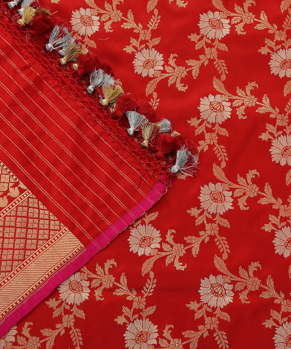 Red_Handloom_Pure_Katan_Silk_Banarasi_Kadhwa_Jangla_Dupatta_WeaverStory_05