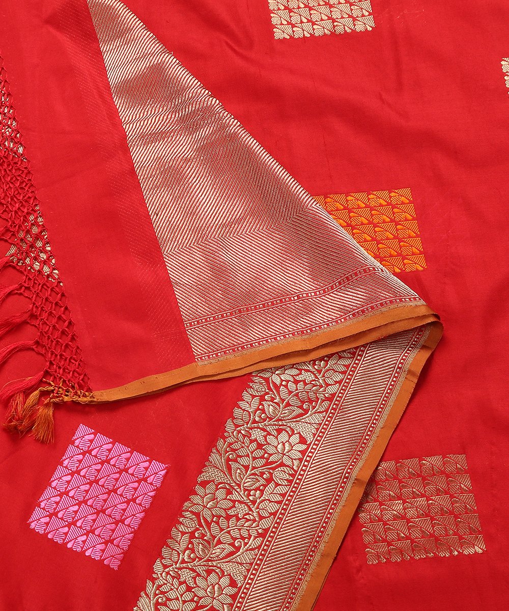 Red_Handloom_Phulkari_Boota_Banarasi_Dupatta_WeaverStory_04