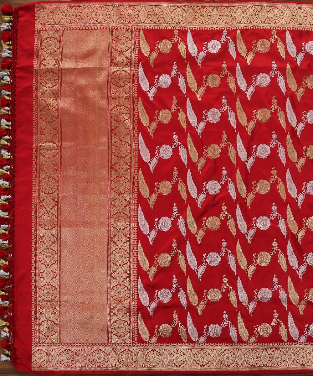 Red_Pure_Katan_Silk_Handloom_Banarasi_Dupatta_with_Floral_Motifs_WeaverStory_02