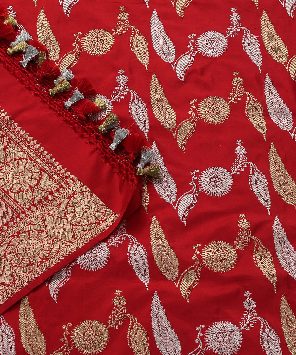 Red_Pure_Katan_Silk_Handloom_Banarasi_Dupatta_with_Floral_Motifs_WeaverStory_05