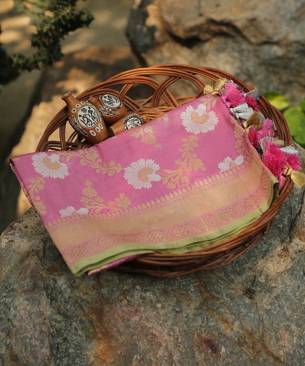 Rose_Pink_Handloom_Pure_Katan_Silk_Kadhwa_Jangla_Banarasi_Dupatta_with_Green_Selvedge_WeaverStory_01