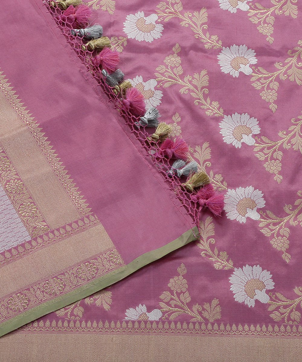 Rose_Pink_Handloom_Pure_Katan_Silk_Kadhwa_Jangla_Banarasi_Dupatta_with_Green_Selvedge_WeaverStory_05
