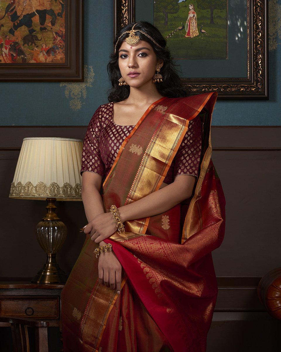 Handloom_Red_and_Green_Kanjivaram_Pure_Silk_Saree_with_Gandaberunda_Motif_WeaverStory_01