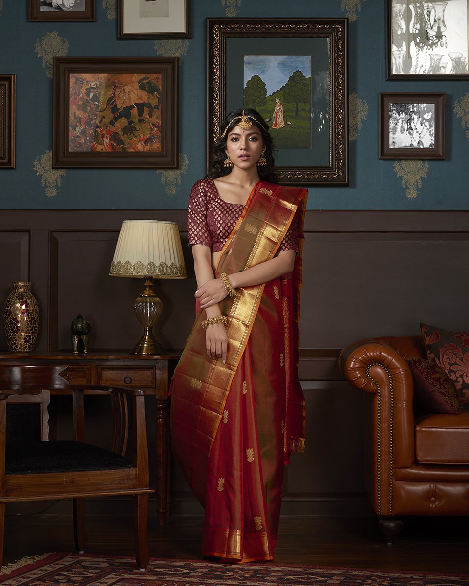 Handloom_Red_and_Green_Kanjivaram_Pure_Silk_Saree_with_Gandaberunda_Motif_WeaverStory_02