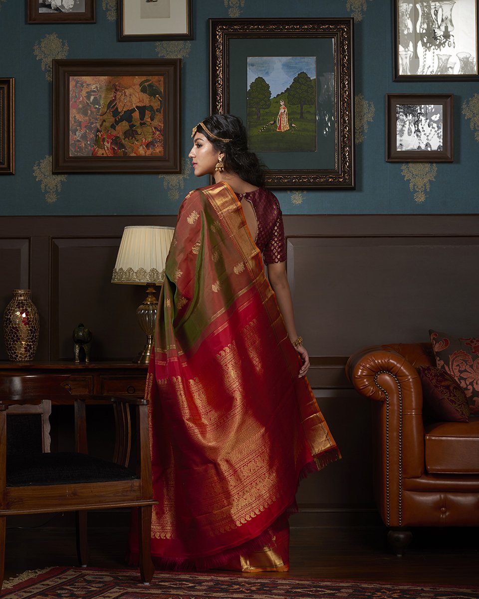 Handloom_Red_and_Green_Kanjivaram_Pure_Silk_Saree_with_Gandaberunda_Motif_WeaverStory_03