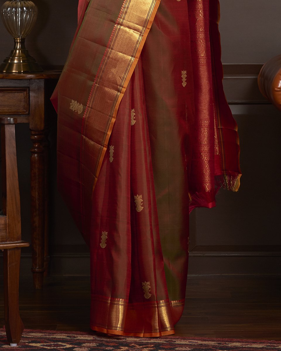 Handloom_Red_and_Green_Kanjivaram_Pure_Silk_Saree_with_Gandaberunda_Motif_WeaverStory_04