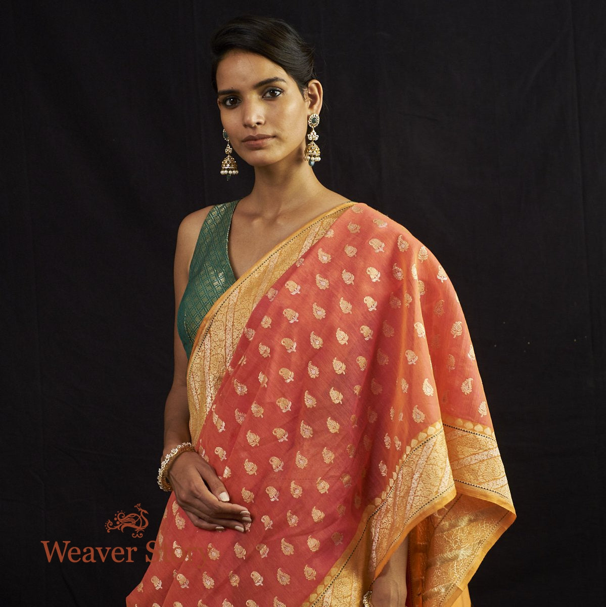 Handloom_Banarasi_Jangla_in_Orange_and_Pink_Dual_Tone_with_Small_Paisleys_WeaverStory_01