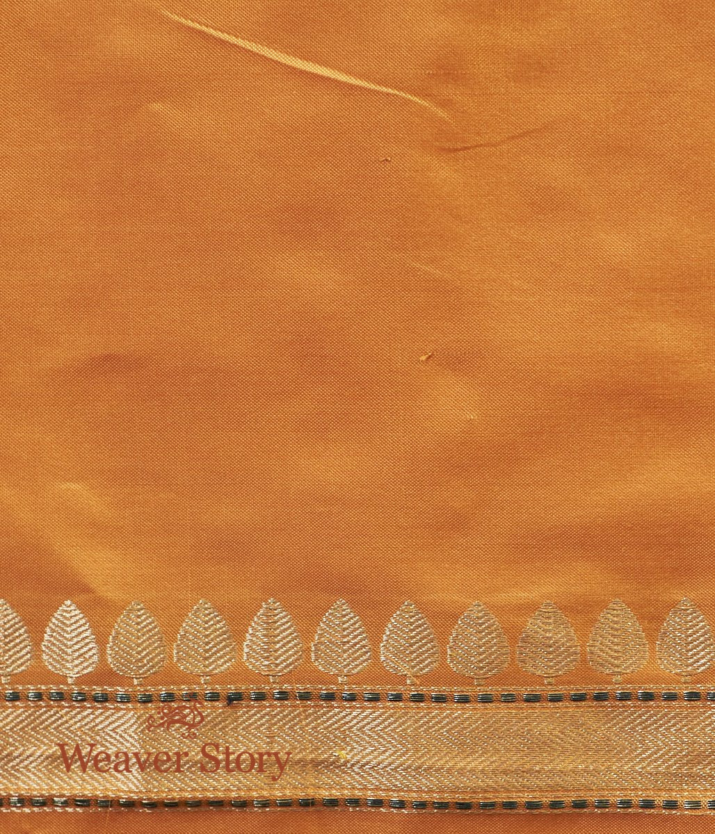 Handloom_Banarasi_Jangla_in_Orange_and_Pink_Dual_Tone_with_Small_Paisleys_WeaverStory_04