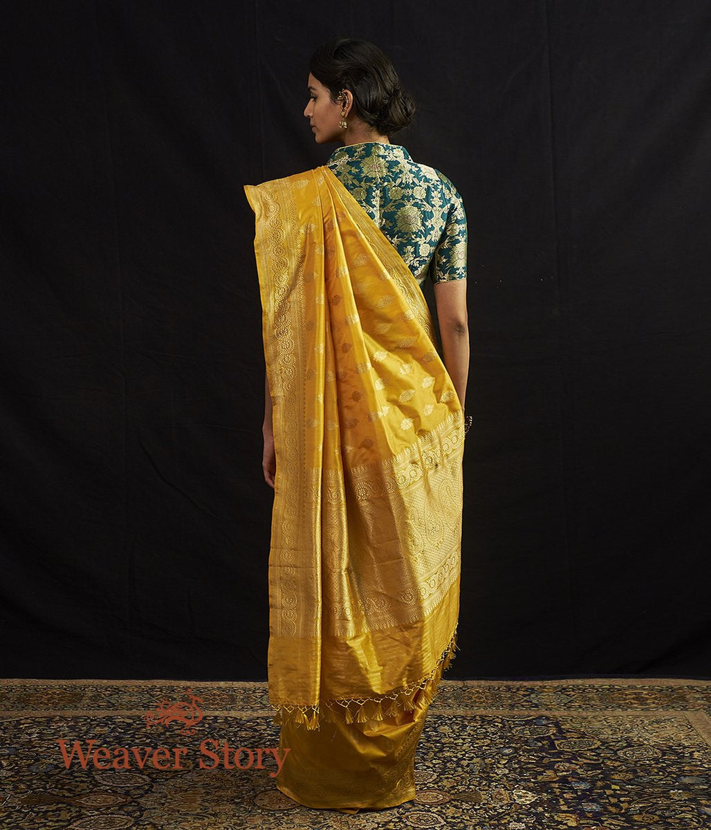 Handloom_Mustard_and_Gold_Kadhwa_Booti_Banarasi_Saree_WeaverStory_03