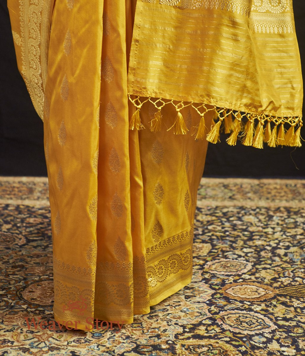 Handloom_Mustard_and_Gold_Kadhwa_Booti_Banarasi_Saree_WeaverStory_04