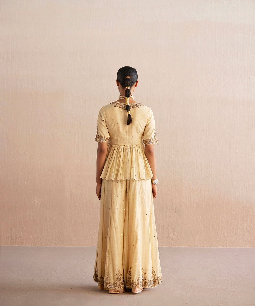 Izhaar_Off_White_Handloom_Cotton_Tissue_Kurta_Top_With_Sharara_And_Organza_Dupatta_WeaverStory_05