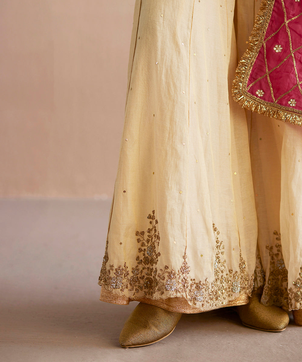 Izhaar_Off_White_Handloom_Cotton_Tissue_Kurta_Top_With_Sharara_And_Organza_Dupatta_WeaverStory_06