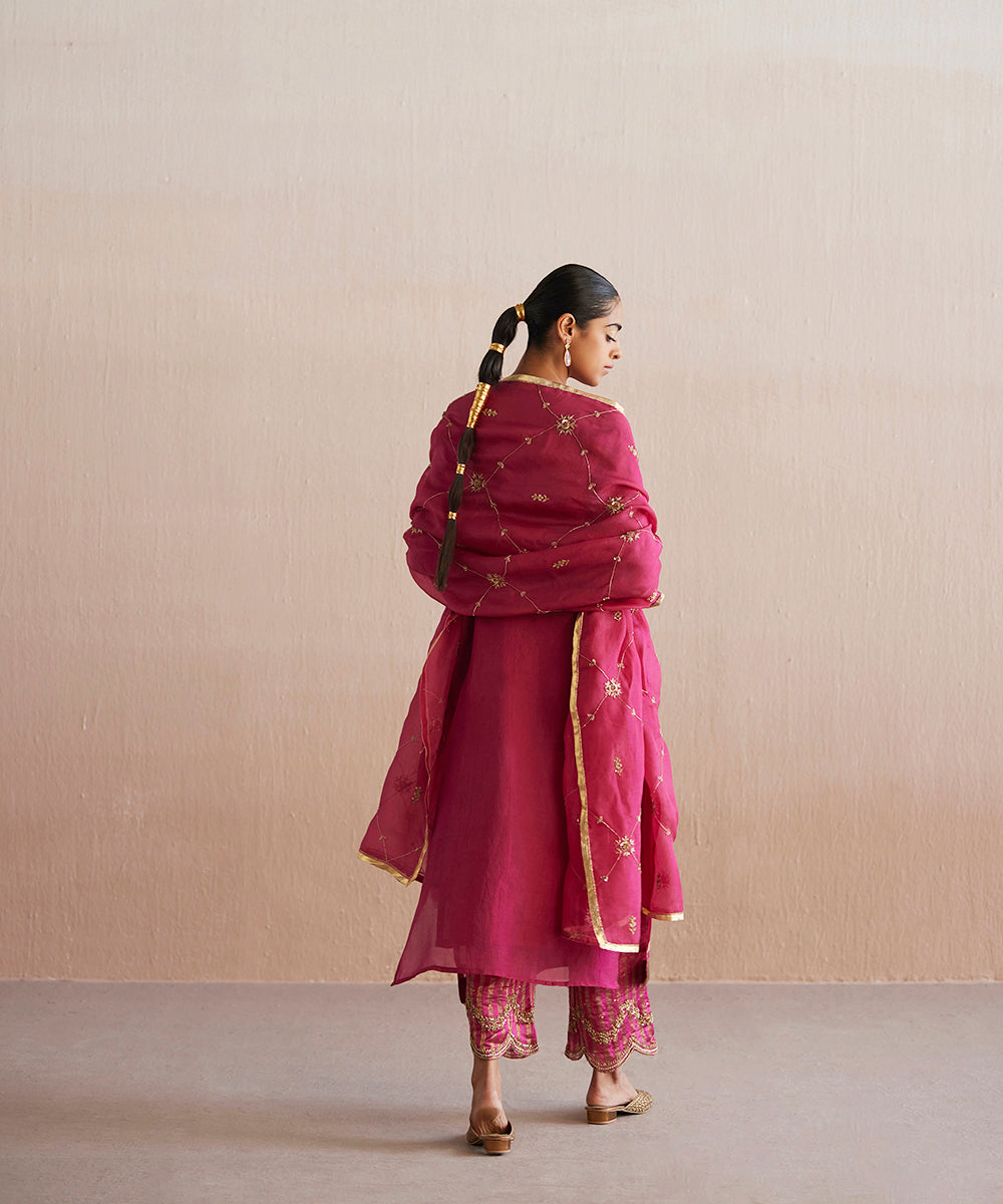 Meheroo_Handloom_Rani_Pink_Organza_Kurta_With_Tissue_Pants_And_Organza_Dupatta_WeaverStory_04