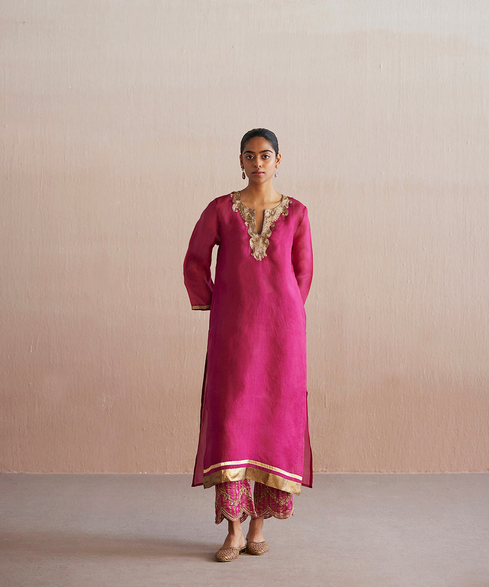 Meheroo_Handloom_Rani_Pink_Organza_Kurta_With_Tissue_Pants_And_Organza_Dupatta_WeaverStory_05