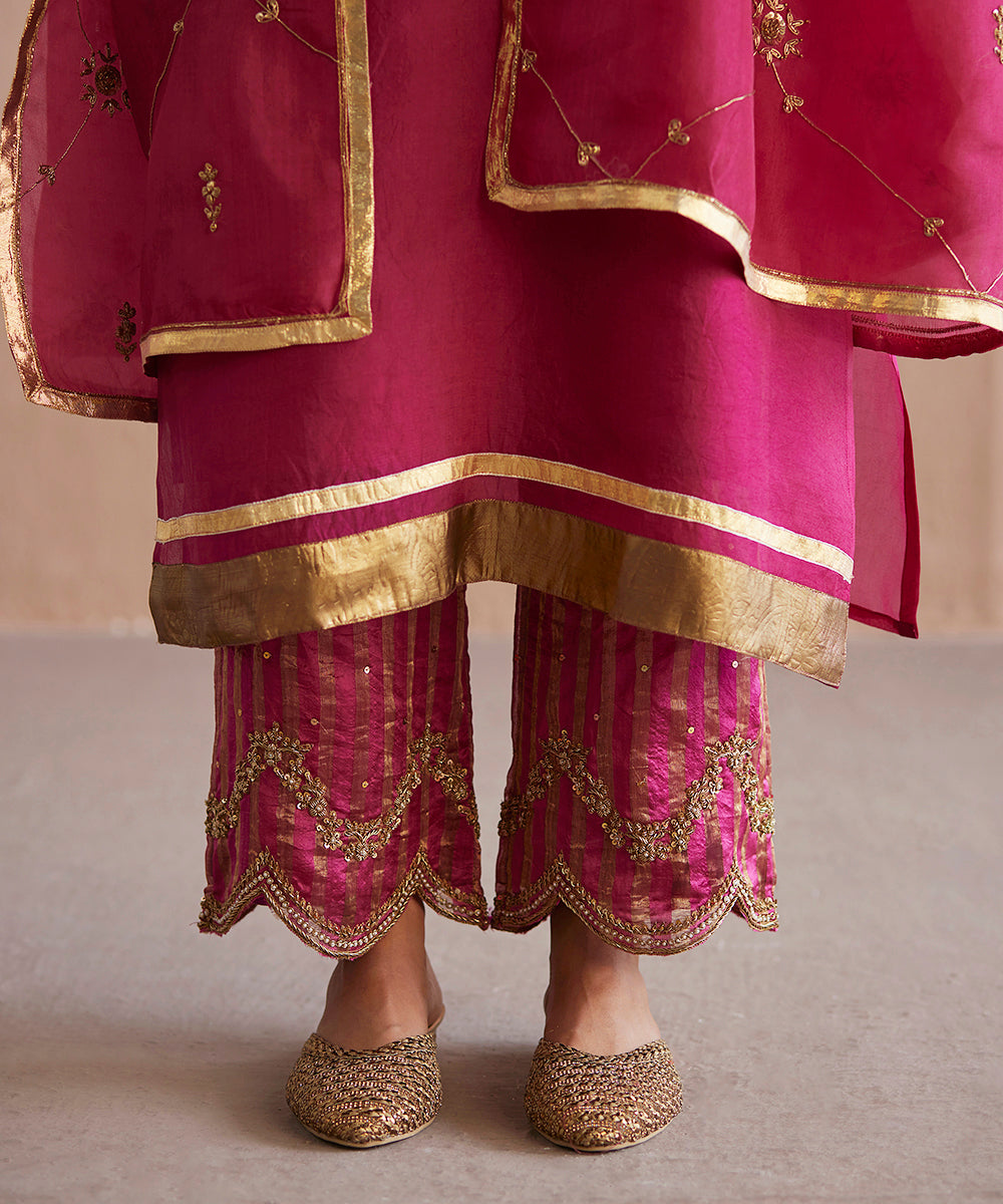 Meheroo_Handloom_Rani_Pink_Organza_Kurta_With_Tissue_Pants_And_Organza_Dupatta_WeaverStory_07
