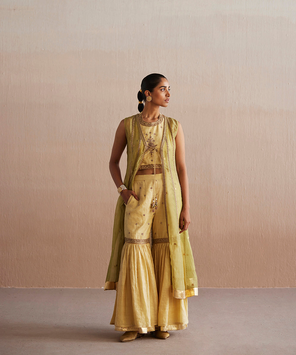 Zehenaseeb_Handloom_Off_White_Cotton_Tissue_Top_With_Gharara_And_Organza_Cape_WeaverStory_03